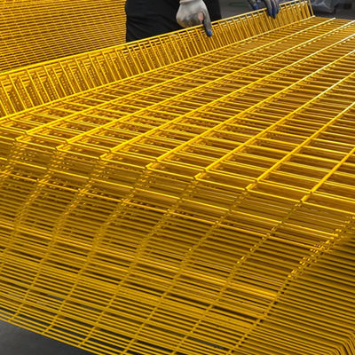 Kompakte Kantenschutzbarriere mit stapelbarem Design für platzsparende Lagerung