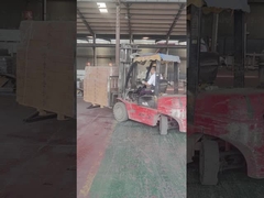 Die Fabrik führt Feuerverzinken und Biegen durch.