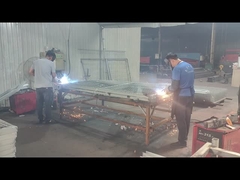 Sicherheitszaun wird geschweißt