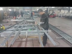 Das Rahmenrohr wird geschweißt.