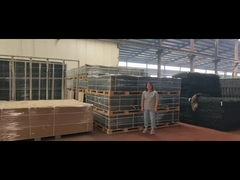 Verstärkte Fußkanten-Schutzbarriere mit Erdspießankern