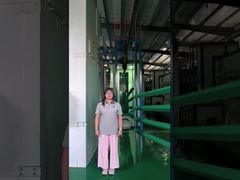 Der grüne, quadratische Pfosten ist so oberflächenbehandelt.